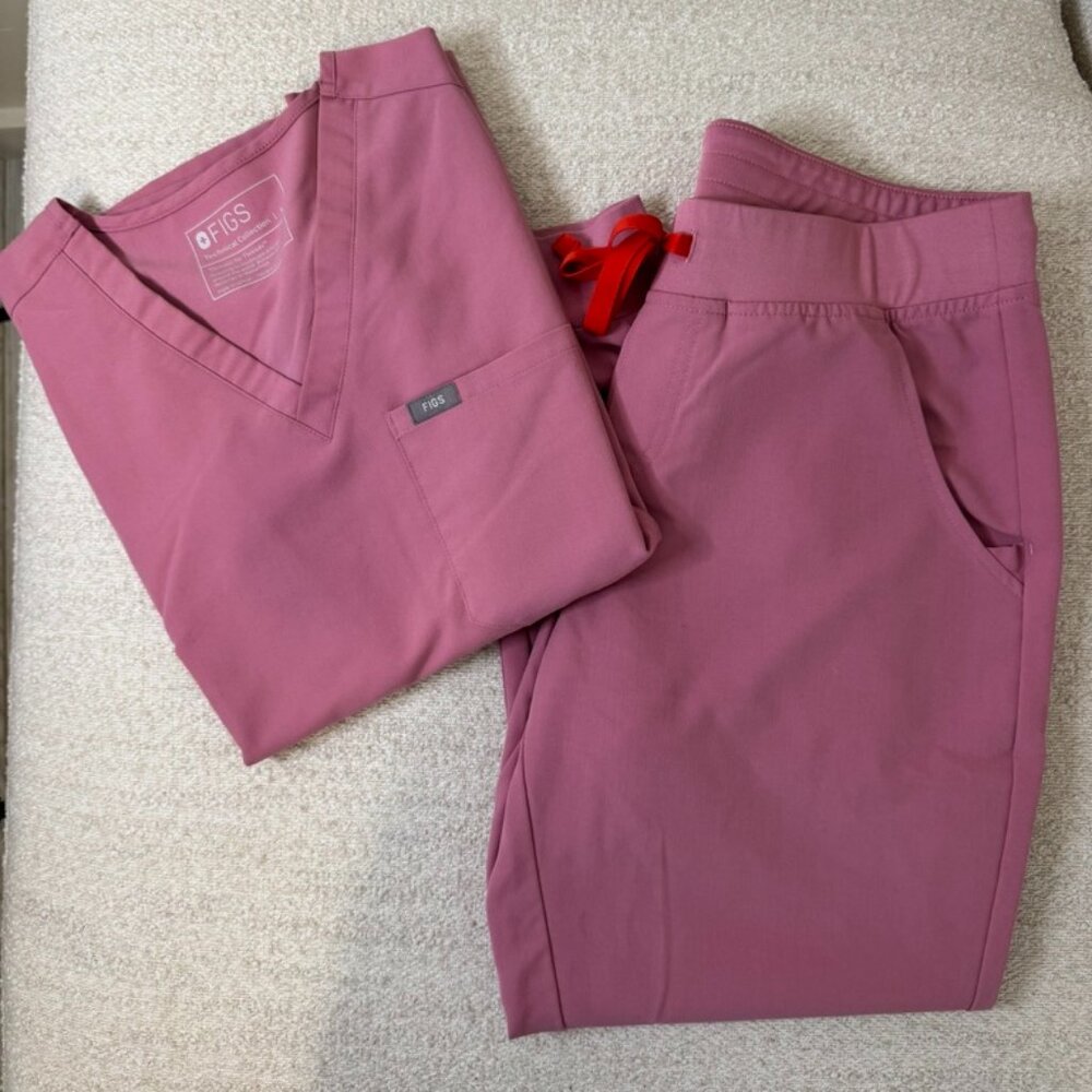 FIGS Chalk Pink Scrub Set